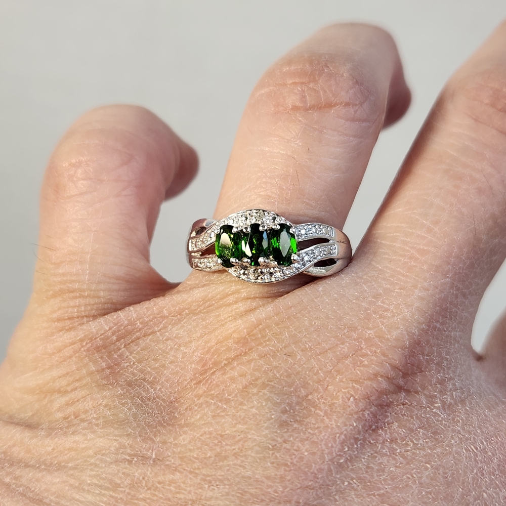 [SOLD LOCALLY] 925 Diopside Trilogy & Zircon Ring Sz 7 Petite Semi Vintage - Picture 11 of 12